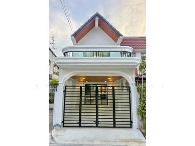 ขาย - บ้านหลังริม รีโนเวทใหม่ หมู่บ้านธนพัฒนา ซอยนนทบุรี 8 ใกล้สะพานมหาเจษฎาฯ ใกล้โรงพยาบาลพระนั่งเกล้า, นนทบุรี