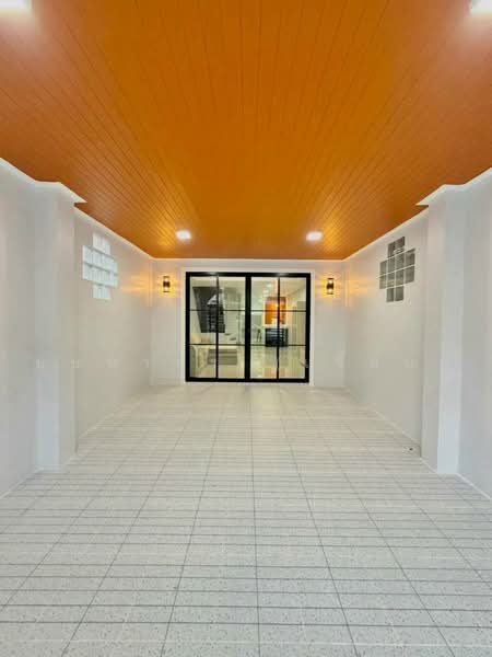 บ้านหลังริม รีโนเวทใหม่ หมู่บ้านธนพัฒนา ซอยนนทบุรี 8 ใกล้สะพานมหาเจษฎาฯ ใกล้โรงพยาบาลพระนั่งเกล้า, Nonthaburi, ราชพฤกษ์ - นนทบุรี 1, Bang Kra So, Muang Nonthaburi, Nonthaburi, 3 Bedrooms, 120 sqm, Townhouse For Sale, by บุษบากร (เจี๊ยบ), 500471446 - DDproperty.com