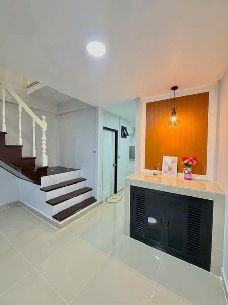 บ้านหลังริม รีโนเวทใหม่ หมู่บ้านธนพัฒนา ซอยนนทบุรี 8 ใกล้สะพานมหาเจษฎาฯ ใกล้โรงพยาบาลพระนั่งเกล้า, Nonthaburi, ราชพฤกษ์ - นนทบุรี 1, Bang Kra So, Muang Nonthaburi, Nonthaburi, 3 Bedrooms, 120 sqm, Townhouse For Sale, by บุษบากร (เจี๊ยบ), 500471446 - DDproperty.com