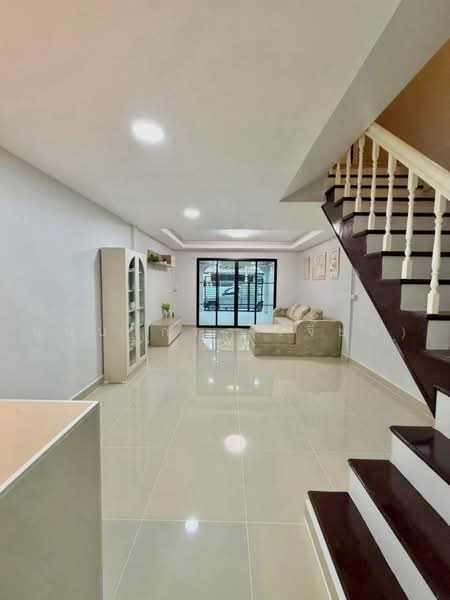 บ้านหลังริม รีโนเวทใหม่ หมู่บ้านธนพัฒนา ซอยนนทบุรี 8 ใกล้สะพานมหาเจษฎาฯ ใกล้โรงพยาบาลพระนั่งเกล้า, นนทบุรี, ราชพฤกษ์ - นนทบุรี 1, บางกระสอ, เมืองนนทบุรี, นนทบุรี, 120 ตร.ม., ทาวน์เฮ้าส์ ขาย, โดย บุษบากร (เจี๊ยบ), 500471446 - DDproperty.com