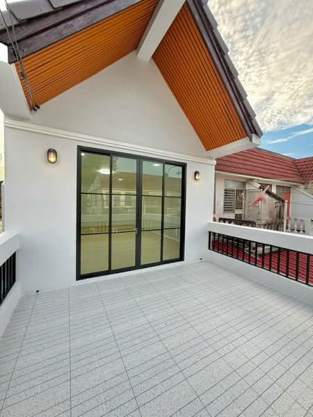 บ้านหลังริม รีโนเวทใหม่ หมู่บ้านธนพัฒนา ซอยนนทบุรี 8 ใกล้สะพานมหาเจษฎาฯ ใกล้โรงพยาบาลพระนั่งเกล้า, นนทบุรี, ราชพฤกษ์ - นนทบุรี 1, บางกระสอ, เมืองนนทบุรี, นนทบุรี, 120 ตร.ม., ทาวน์เฮ้าส์ ขาย, โดย บุษบากร (เจี๊ยบ), 500471446 - DDproperty.com