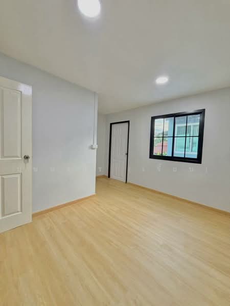บ้านหลังริม รีโนเวทใหม่ หมู่บ้านธนพัฒนา ซอยนนทบุรี 8 ใกล้สะพานมหาเจษฎาฯ ใกล้โรงพยาบาลพระนั่งเกล้า, Nonthaburi, ราชพฤกษ์ - นนทบุรี 1, Bang Kra So, Muang Nonthaburi, Nonthaburi, 3 Bedrooms, 120 sqm, Townhouse For Sale, by บุษบากร (เจี๊ยบ), 500471446 - DDproperty.com