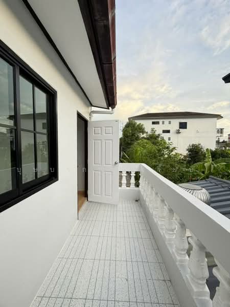 บ้านหลังริม รีโนเวทใหม่ หมู่บ้านธนพัฒนา ซอยนนทบุรี 8 ใกล้สะพานมหาเจษฎาฯ ใกล้โรงพยาบาลพระนั่งเกล้า, นนทบุรี, ราชพฤกษ์ - นนทบุรี 1, บางกระสอ, เมืองนนทบุรี, นนทบุรี, 120 ตร.ม., ทาวน์เฮ้าส์ ขาย, โดย บุษบากร (เจี๊ยบ), 500471446 - DDproperty.com
