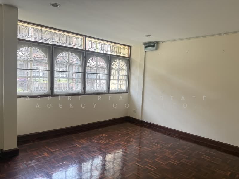 Townhouse, Sukhumvit 41, Near BTS Phromphong 450 m, Bangkok, Khlong Tan Nua, Watthana, Bangkok, 3 Bedrooms, 300 sqm, Townhouse For Rent, by Aspire Real Estate Agency Co., Ltd., 500471447 - DDproperty.com
