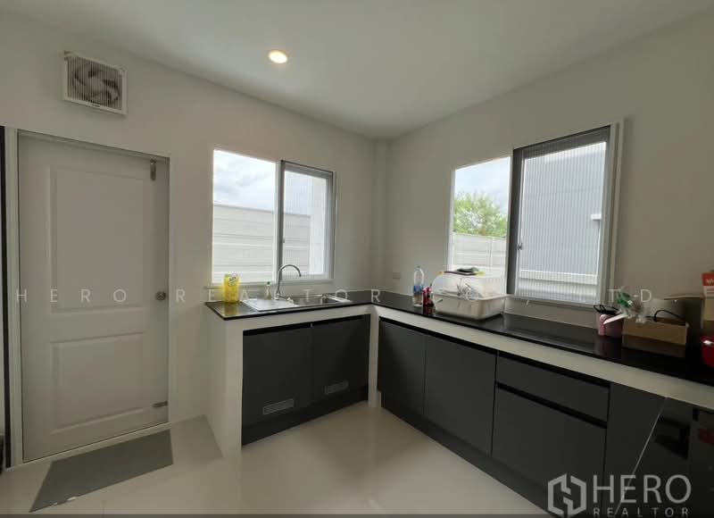 Centro Rama9-Krungthep Kreetha, Bangkok, Khlong Song Ton Nun, Lat Krabang, Bangkok, 4 Bedrooms, 252 sqm, Townhouse For Rent, by Hero Realtor Co., Ltd., 500471691 - DDproperty.com