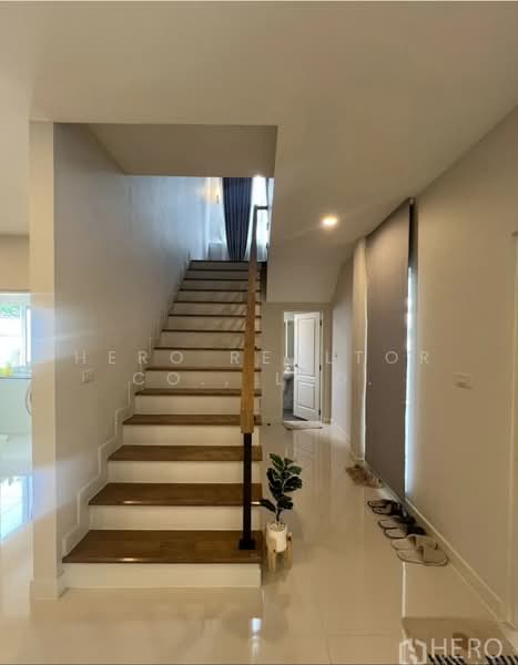 Centro Rama9-Krungthep Kreetha, Bangkok, Khlong Song Ton Nun, Lat Krabang, Bangkok, 4 Bedrooms, 252 sqm, Townhouse For Rent, by Hero Realtor Co., Ltd., 500471691 - DDproperty.com