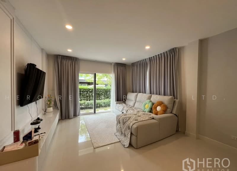 Centro Rama9-Krungthep Kreetha, Bangkok, Khlong Song Ton Nun, Lat Krabang, Bangkok, 4 Bedrooms, 252 sqm, Townhouse For Rent, by Hero Realtor Co., Ltd., 500471691 - DDproperty.com