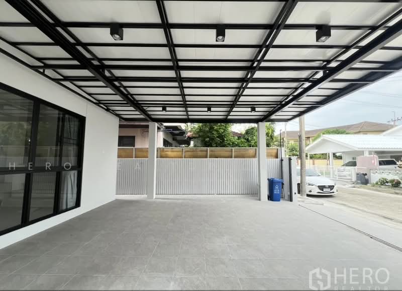 For Rent 4 Bedroom Detached House in Sammakorn Village Ramkhamhaeng, Saphan Sung Bangkok HRE01190, Bangkok, Saphan Sung, Bangkok, 4 Bedrooms, 250 sqm, Single Detached House For Rent, by Hero Realtor Co., Ltd., 500471715 - DDproperty.com