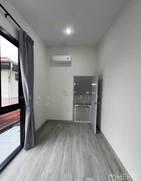 For Rent 4 Bedroom Detached House in Sammakorn Village Ramkhamhaeng, Saphan Sung Bangkok HRE01190, Bangkok, Saphan Sung, Bangkok, 4 Bedrooms, 250 sqm, Single Detached House For Rent, by Hero Realtor Co., Ltd., 500471715 - DDproperty.com