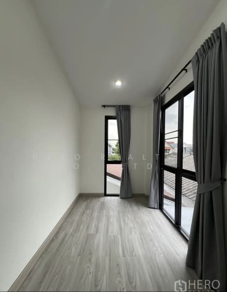 For Rent 4 Bedroom Detached House in Sammakorn Village Ramkhamhaeng, Saphan Sung Bangkok HRE01190, Bangkok, Saphan Sung, Bangkok, 4 Bedrooms, 250 sqm, Single Detached House For Rent, by Hero Realtor Co., Ltd., 500471715 - DDproperty.com