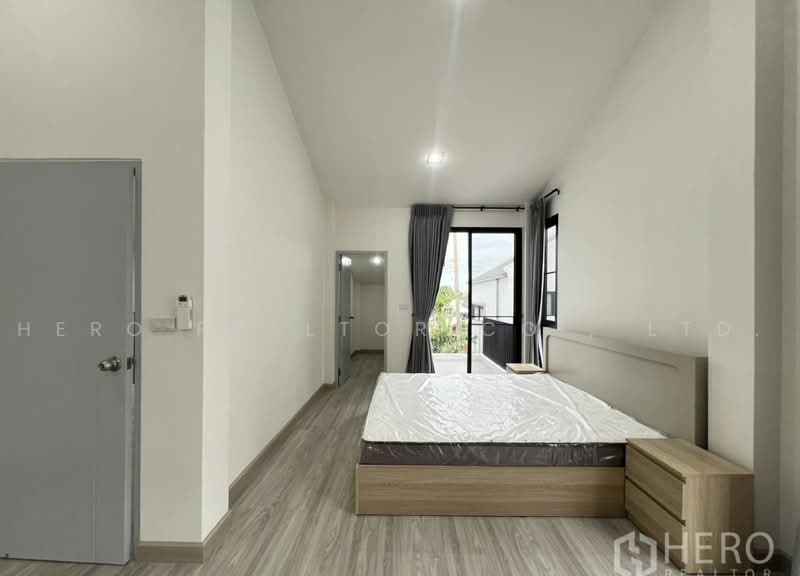 For Rent 4 Bedroom Detached House in Sammakorn Village Ramkhamhaeng, Saphan Sung Bangkok HRE01190, Bangkok, Saphan Sung, Bangkok, 4 Bedrooms, 250 sqm, Single Detached House For Rent, by Hero Realtor Co., Ltd., 500471715 - DDproperty.com