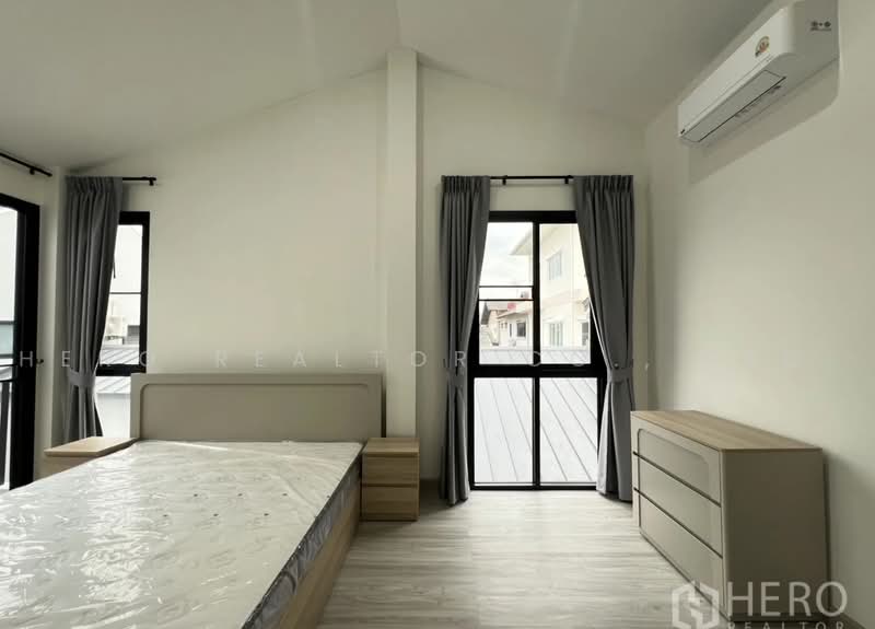 For Rent 4 Bedroom Detached House in Sammakorn Village Ramkhamhaeng, Saphan Sung Bangkok HRE01190, Bangkok, Saphan Sung, Bangkok, 4 Bedrooms, 250 sqm, Single Detached House For Rent, by Hero Realtor Co., Ltd., 500471715 - DDproperty.com