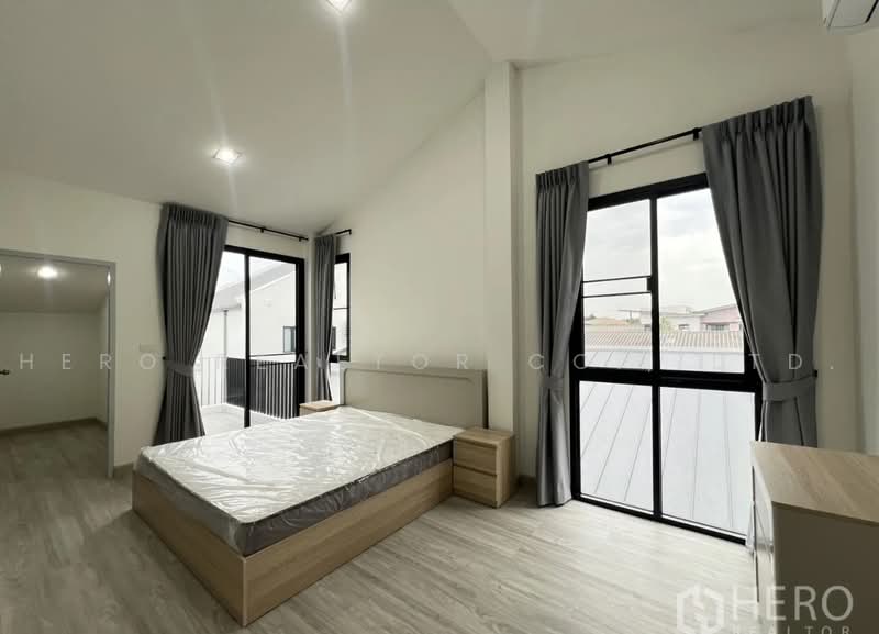 For Rent 4 Bedroom Detached House in Sammakorn Village Ramkhamhaeng, Saphan Sung Bangkok HRE01190, Bangkok, Saphan Sung, Bangkok, 4 Bedrooms, 250 sqm, Single Detached House For Rent, by Hero Realtor Co., Ltd., 500471715 - DDproperty.com