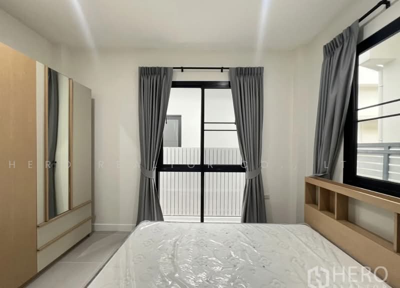 For Rent 4 Bedroom Detached House in Sammakorn Village Ramkhamhaeng, Saphan Sung Bangkok HRE01190, Bangkok, Saphan Sung, Bangkok, 4 Bedrooms, 250 sqm, Single Detached House For Rent, by Hero Realtor Co., Ltd., 500471715 - DDproperty.com