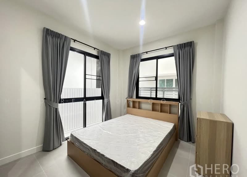 For Rent 4 Bedroom Detached House in Sammakorn Village Ramkhamhaeng, Saphan Sung Bangkok HRE01190, Bangkok, Saphan Sung, Bangkok, 4 Bedrooms, 250 sqm, Single Detached House For Rent, by Hero Realtor Co., Ltd., 500471715 - DDproperty.com