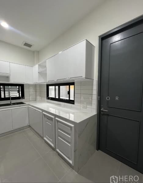 For Rent 4 Bedroom Detached House in Sammakorn Village Ramkhamhaeng, Saphan Sung Bangkok HRE01190, Bangkok, Saphan Sung, Bangkok, 4 Bedrooms, 250 sqm, Single Detached House For Rent, by Hero Realtor Co., Ltd., 500471715 - DDproperty.com