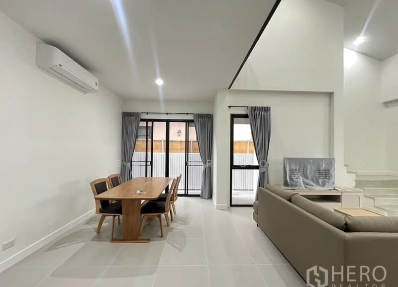 For Rent 4 Bedroom Detached House in Sammakorn Village Ramkhamhaeng, Saphan Sung Bangkok HRE01190, Bangkok, Saphan Sung, Bangkok, 4 Bedrooms, 250 sqm, Single Detached House For Rent, by Hero Realtor Co., Ltd., 500471715 - DDproperty.com