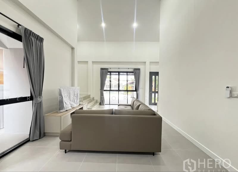 For Rent 4 Bedroom Detached House in Sammakorn Village Ramkhamhaeng, Saphan Sung Bangkok HRE01190, Bangkok, Saphan Sung, Bangkok, 4 Bedrooms, 250 sqm, Single Detached House For Rent, by Hero Realtor Co., Ltd., 500471715 - DDproperty.com