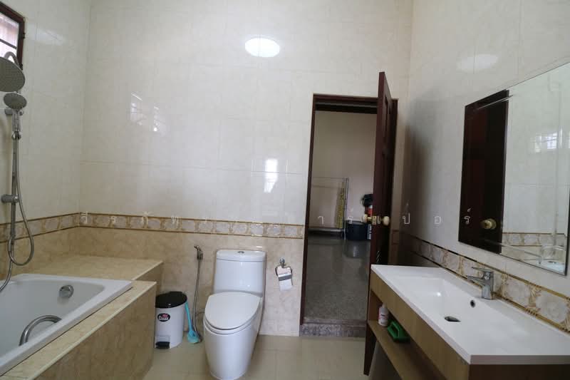 Spacious 4 Brm, 3 Bth Home on 2,527 Sq. Mt. Land for Sale in Udon Thani, Udon Thani, Nong Na Kham, Muang Udon Thani, Udon Thani, 4 Bedrooms, 200 sqm, Single Detached House For Sale, by วีรภัทรา ดาร์เปอร์, 500471720 - DDproperty.com