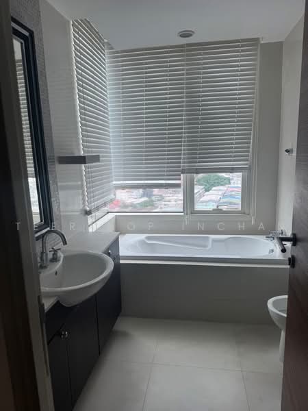 Watermark Chaophraya, Bangkok, Soi Charoennakorn 39-41, Charoennakorn Road, Bang Lam Phu Lang, Khlong San, Bangkok, 3 Bedrooms, 145 sqm, Condo For Sale, by Teeranop Inchan, 500471740 - DDproperty.com