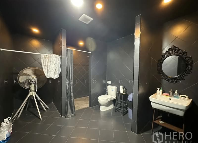 For Rent Warehouse 200 sqm near BTS Punnawithi, Phra Khanong Bangkok HRE01197, Bangkok, Bang Chak, Phra Khanong, Bangkok, , 200 sqm, Warehouse/Factory For Rent, by Hero Realtor Co., Ltd., 500471821 - DDproperty.com