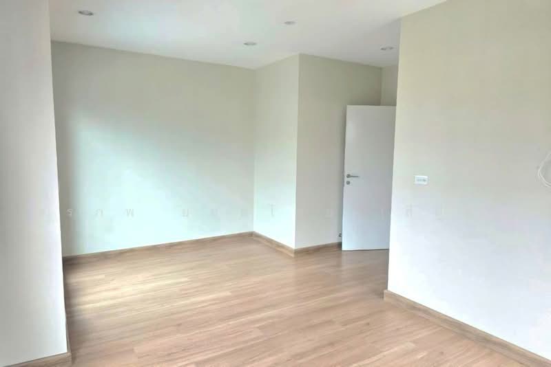 The Plant Ramkhamhaeng-Wongwaen, Bangkok, Soi Keha Romklao 78 Yaek 1, Rat Phatthana, Saphan Sung, Bangkok, 3 Bedrooms, 111 sqm, Semi-Detached House (Twin House) For Sale, by สรภพ ยอดไชย (สีฝุ่น), 500471853 - DDproperty.com
