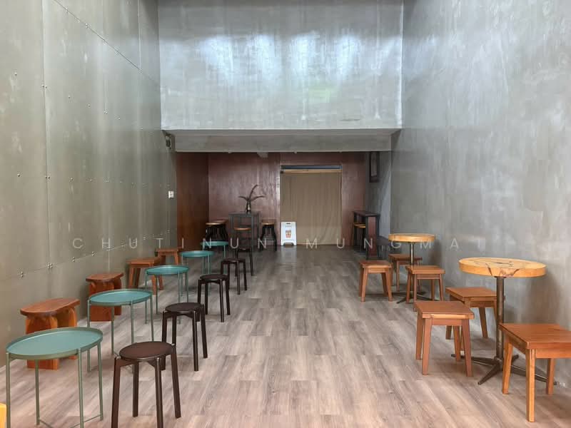 Space for Rent in Silom High Foot Traffic Ideal for Cafe, Restaurant, Retail Shop, กรุงเทพ, สีลม, บางรัก, กรุงเทพ, 60 ตร.ม., พื้นที่ขายของ ให้เช่า, โดย Chutinun Mungmai, 500471859 - DDproperty.com