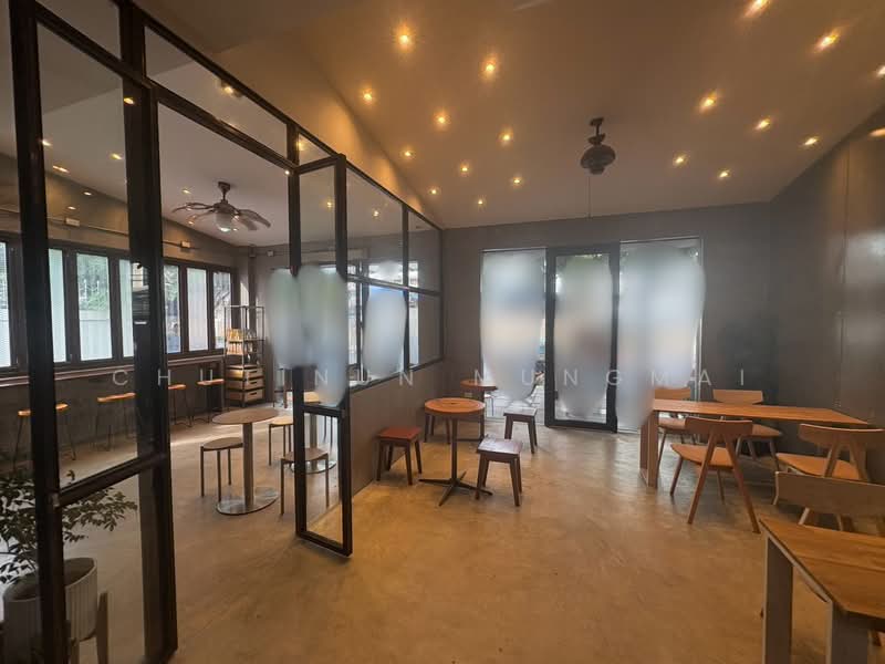 Space for Rent in Silom High Foot Traffic Ideal for Cafe, Restaurant, Retail Shop, Bangkok, Silom, Bang Rak, Bangkok, , 60 sqm, Retail Space For Rent, by Chutinun Mungmai, 500471859 - DDproperty.com