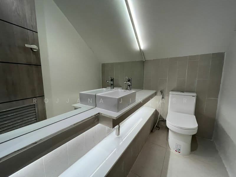 3-BR Townhouse, Bangkok, Bang Chak, Phra Khanong, Bangkok, 3 Bedrooms, 220 sqm, Townhouse For Rent, by Rojjana Jindasri, 500471898 - DDproperty.com