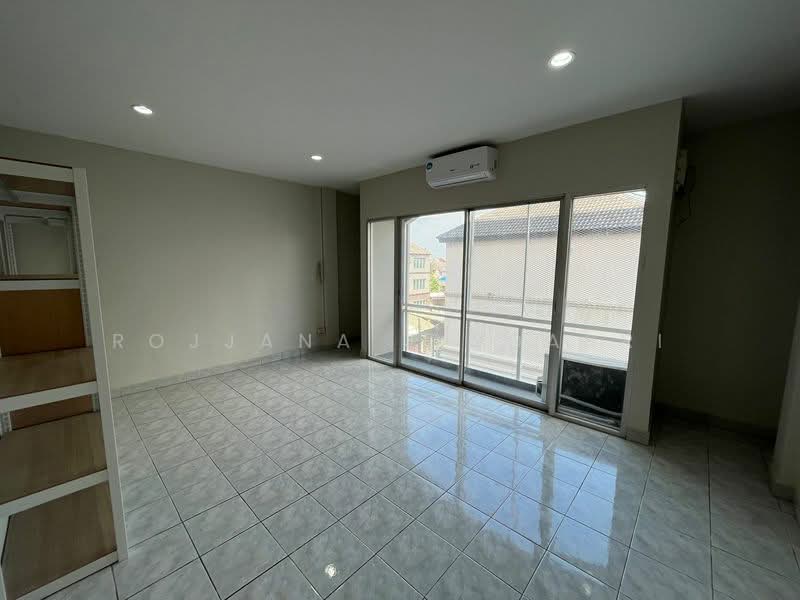 3-BR Townhouse, Bangkok, Bang Chak, Phra Khanong, Bangkok, 3 Bedrooms, 220 sqm, Townhouse For Rent, by Rojjana Jindasri, 500471898 - DDproperty.com