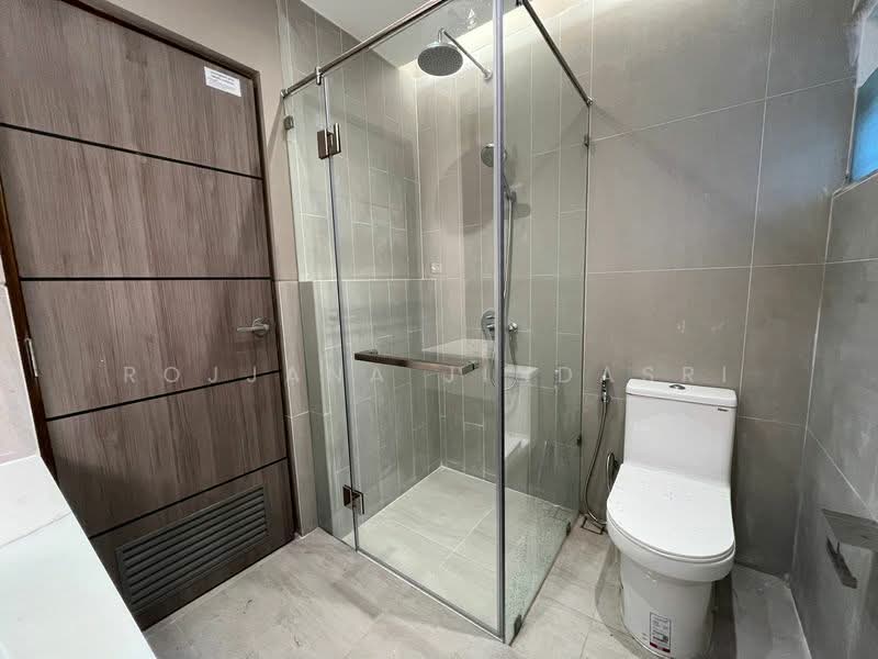 3-BR Townhouse, Bangkok, Bang Chak, Phra Khanong, Bangkok, 3 Bedrooms, 220 sqm, Townhouse For Rent, by Rojjana Jindasri, 500471898 - DDproperty.com
