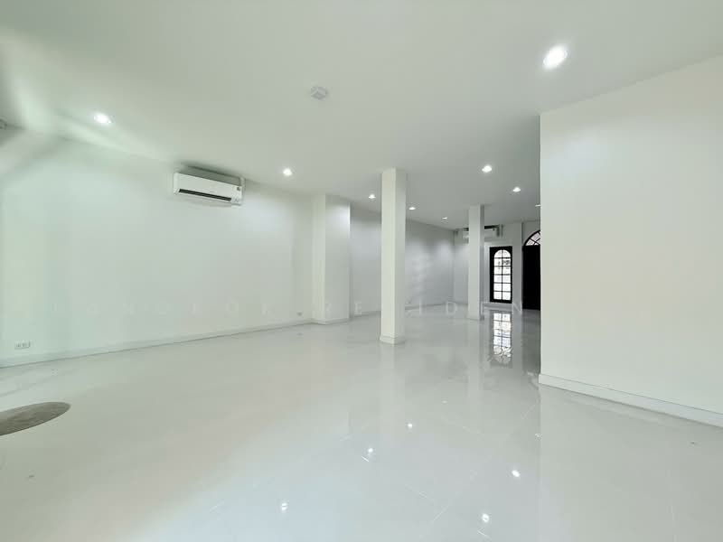 Yenakart Residence, Bangkok, 3 Soi Prasat Suk, Chong Nonsi, Yan Nawa, Bangkok, 5 Bedrooms, 450 sqm, Townhouse For Rent, by Bangkok Residential, 500471921 - DDproperty.com