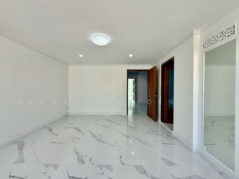 Yenakart Residence, Bangkok, 3 Soi Prasat Suk, Chong Nonsi, Yan Nawa, Bangkok, 5 Bedrooms, 450 sqm, Townhouse For Rent, by Bangkok Residential, 500471921 - DDproperty.com