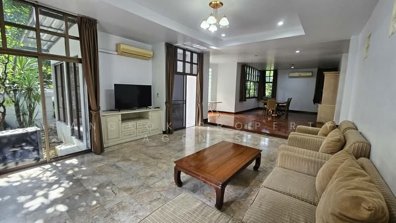House near Phanphirom park, Bangkok, Bang Kapi, Huai Khwang, Bangkok, 4 Bedrooms, 400 sqm, Single Detached House For Rent, by BANGKOK PROPERTY AGENTS, 500471926 - DDproperty.com