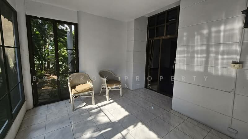 House near Phanphirom park, Bangkok, Bang Kapi, Huai Khwang, Bangkok, 4 Bedrooms, 400 sqm, Single Detached House For Rent, by BANGKOK PROPERTY AGENTS, 500471926 - DDproperty.com