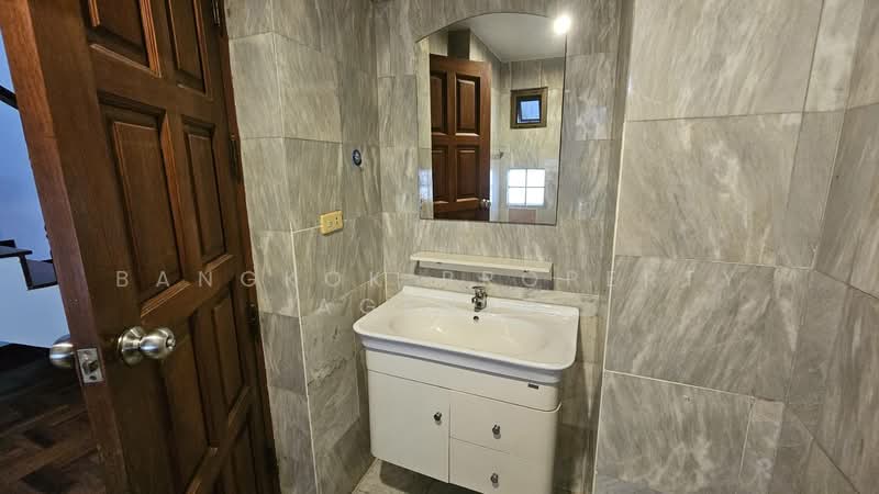 House near Phanphirom park, Bangkok, Bang Kapi, Huai Khwang, Bangkok, 4 Bedrooms, 400 sqm, Single Detached House For Rent, by BANGKOK PROPERTY AGENTS, 500471926 - DDproperty.com