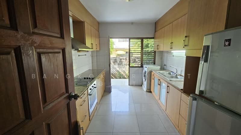 House near Phanphirom park, Bangkok, Bang Kapi, Huai Khwang, Bangkok, 4 Bedrooms, 400 sqm, Single Detached House For Rent, by BANGKOK PROPERTY AGENTS, 500471926 - DDproperty.com