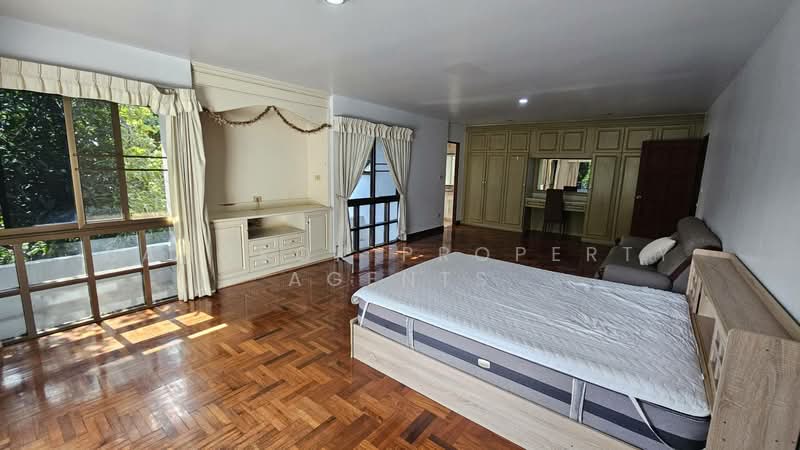 House near Phanphirom park, Bangkok, Bang Kapi, Huai Khwang, Bangkok, 4 Bedrooms, 400 sqm, Single Detached House For Rent, by BANGKOK PROPERTY AGENTS, 500471926 - DDproperty.com