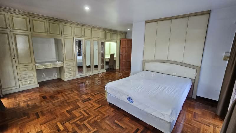 House near Phanphirom park, Bangkok, Bang Kapi, Huai Khwang, Bangkok, 4 Bedrooms, 400 sqm, Single Detached House For Rent, by BANGKOK PROPERTY AGENTS, 500471926 - DDproperty.com
