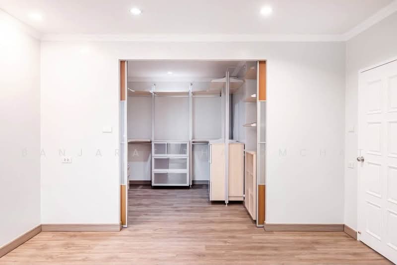 Fifty Fifth Tower, Bangkok, 84 Soi Sukhumvit 55, Sukhumvit Road, Khlong Tan Nua, Watthana, Bangkok, 3 Bedrooms, 223 sqm, Condo For Rent, by Banjarat Thanomchat, 500471937 - DDproperty.com