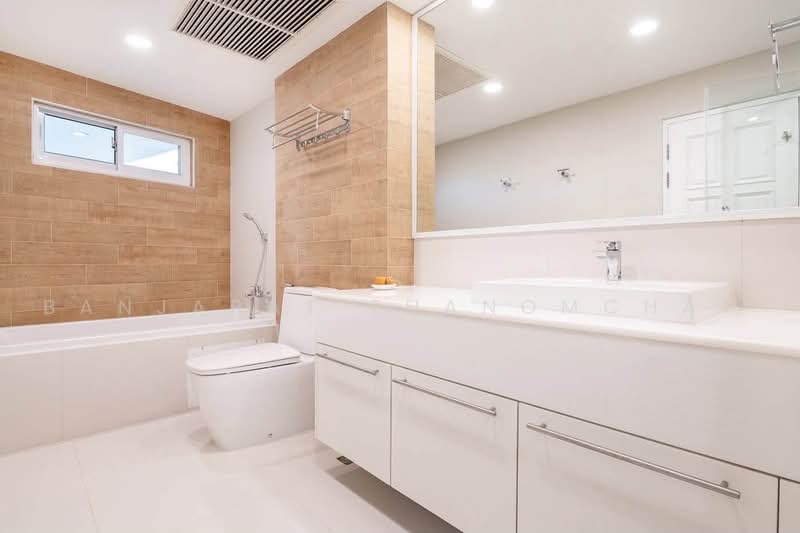 Fifty Fifth Tower, Bangkok, 84 Soi Sukhumvit 55, Sukhumvit Road, Khlong Tan Nua, Watthana, Bangkok, 3 Bedrooms, 223 sqm, Condo For Rent, by Banjarat Thanomchat, 500471937 - DDproperty.com