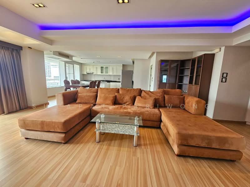 Royal Castle Sukhumvit, Bangkok, 30 Soi Sukhumvit 39, Khlongtoei Nua, Watthana, Bangkok, 3 Bedrooms, 160 sqm, Condo For Sale, by Sutapat Pariwong, 500472133 - DDproperty.com