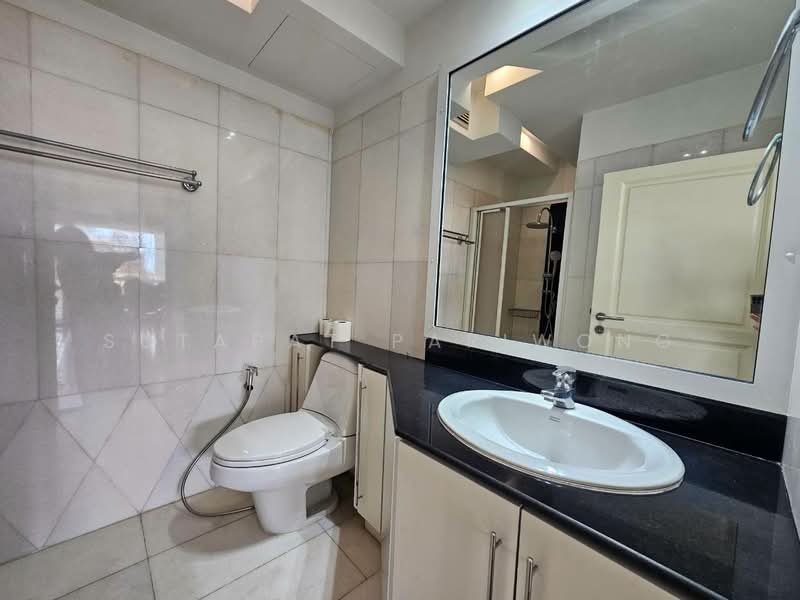 Royal Castle Sukhumvit, Bangkok, 30 Soi Sukhumvit 39, Khlongtoei Nua, Watthana, Bangkok, 3 Bedrooms, 160 sqm, Condo For Sale, by Sutapat Pariwong, 500472133 - DDproperty.com