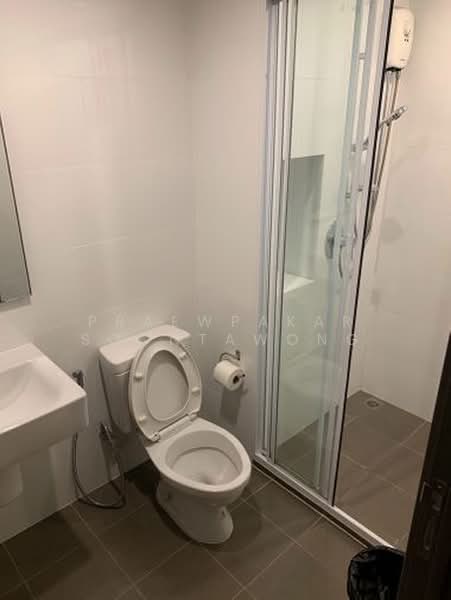The Base Park East Sukhumvit 77, Bangkok, 99 Soi Pridi Banomyong 2, Phra Kanong Nua, Watthana, Bangkok, 1 Bedroom, 32 sqm, Condo For Rent, by Praewpakar Soontawong, 500472164 - DDproperty.com