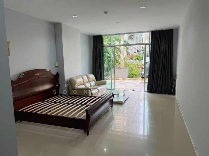 The Station Sathorn-Bangrak, Bangkok, 109 Chareonkrung 65 Road, Yan Nawa, Sathon, Bangkok, 1 Bedroom, 35 sqm, Condo For Rent, by Praewpakar Soontawong, 500472260 - DDproperty.com