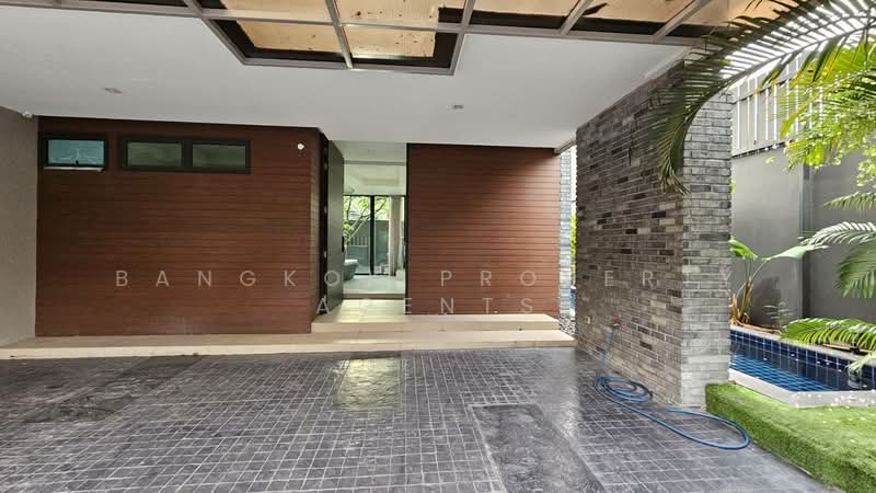 Townhouse in Ekkamai with private pool, กรุงเทพ, คลองตันเหนือ, วัฒนา, กรุงเทพ, 450 ตร.ม., ทาวน์เฮ้าส์ ให้เช่า, โดย BANGKOK PROPERTY AGENTS, 500472320 - DDproperty.com