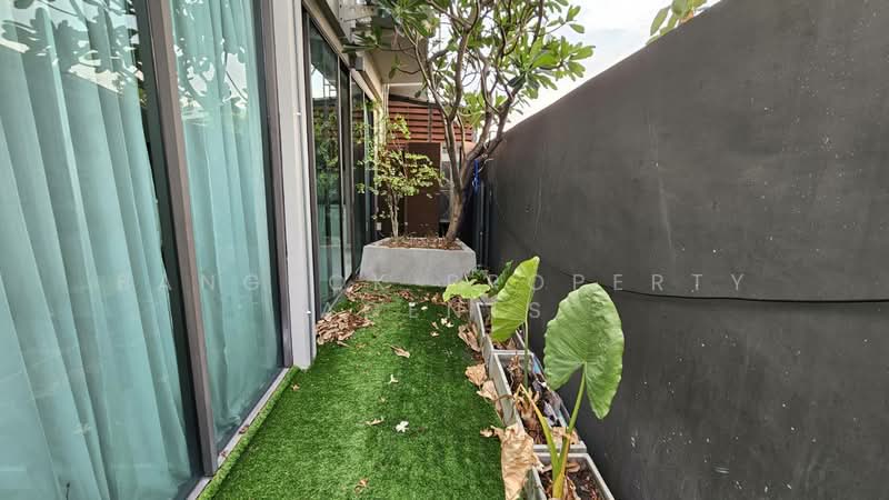 Townhouse in Ekkamai with private pool, Bangkok, Khlong Tan Nua, Watthana, Bangkok, 3 Bedrooms, 450 sqm, Townhouse For Rent, by BANGKOK PROPERTY AGENTS, 500472320 - DDproperty.com