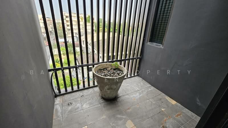 Townhouse in Ekkamai with private pool, Bangkok, Khlong Tan Nua, Watthana, Bangkok, 3 Bedrooms, 450 sqm, Townhouse For Rent, by BANGKOK PROPERTY AGENTS, 500472320 - DDproperty.com