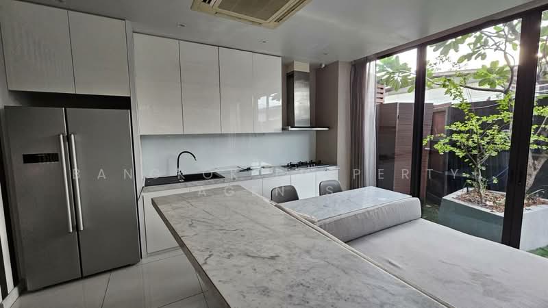 Townhouse in Ekkamai with private pool, Bangkok, Khlong Tan Nua, Watthana, Bangkok, 3 Bedrooms, 450 sqm, Townhouse For Rent, by BANGKOK PROPERTY AGENTS, 500472320 - DDproperty.com