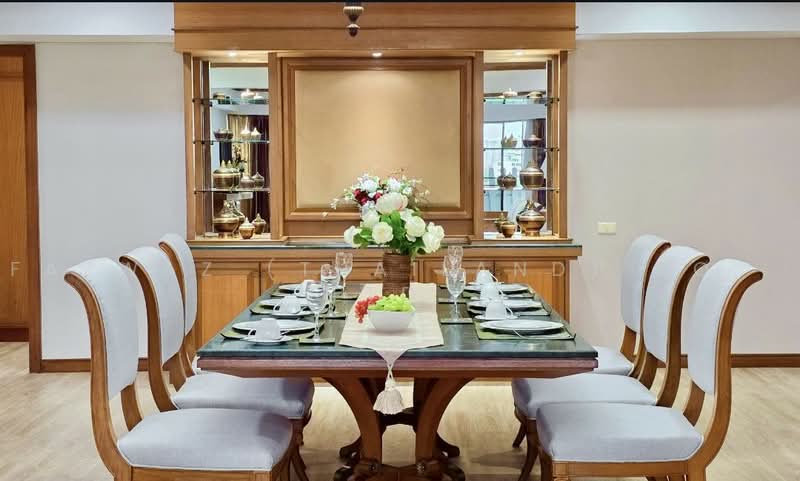 Centre Point Residence Phromphong, Bangkok, Soi Sukhumvit 39, Khlong Tan Nua, Watthana, Bangkok, 4 Bedrooms, 325 sqm, Condo For Rent, by Fazwaz (Thailand) Co., Ltd., 500472401 - DDproperty.com